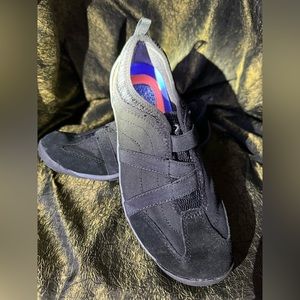 Dr Scholl’s black fabric shoe